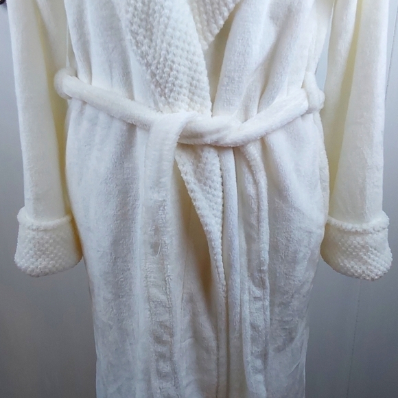 Secret Treasures- Womens White Plush Butter Soft Textured Spa Robe New!Sz.L/XL - Picture 8 of 9